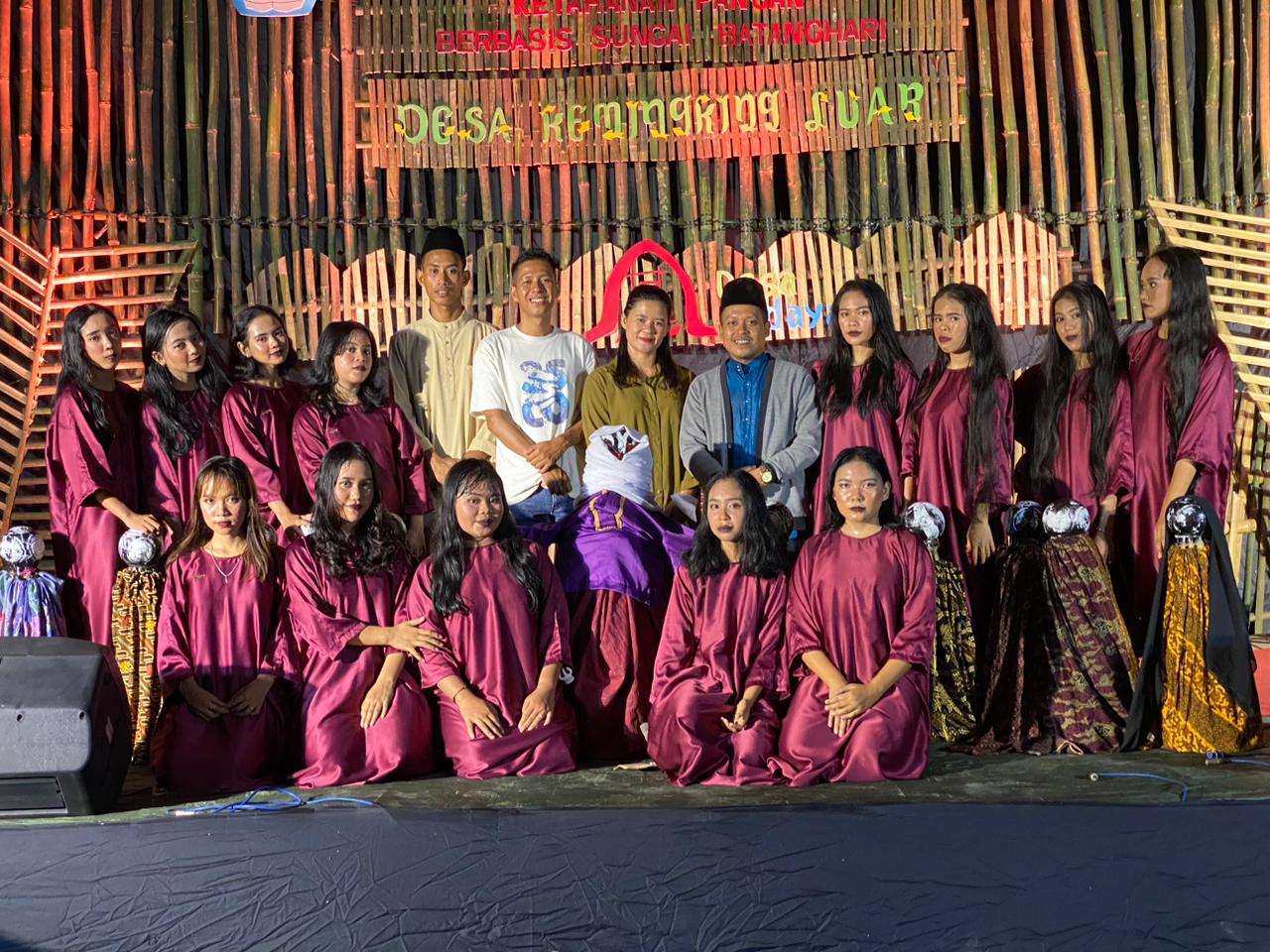 Komunitas Budayo Beladas Bersamo Meriahkan Festival Ikan Mudik Desa Kemingking Luar